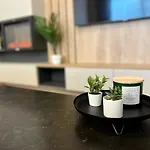 Apartment Mountain Retreat-modern 1br W/ Fireplace & Parking Brașov