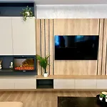 Mountain Retreat-modern 1br W/ Fireplace & Parking *