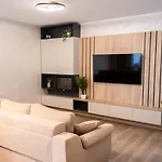 Mountain Retreat-modern 1br W/ Fireplace & Parking شقة *