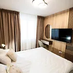 Mountain Retreat-modern 1br W/ Fireplace & Parking شقة براشوف