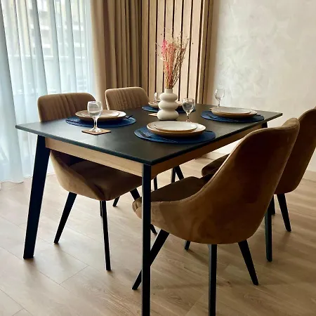 Mountain Retreat-modern 1br W/ Fireplace & Parking Brasov