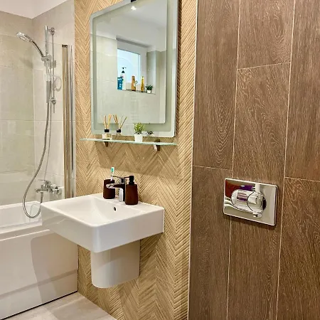 Mountain Retreat-modern 1br W/ Fireplace & Parking