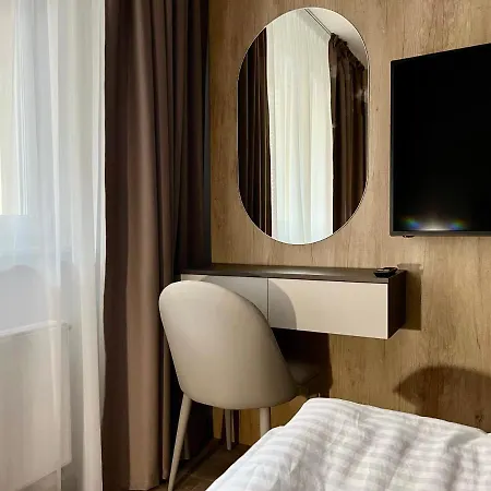 Mountain Retreat-modern 1br W/ Fireplace & Parking Apartment Brasov