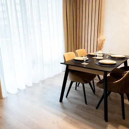 Mountain Retreat-modern 1br W/ Fireplace & Parking 布拉索夫