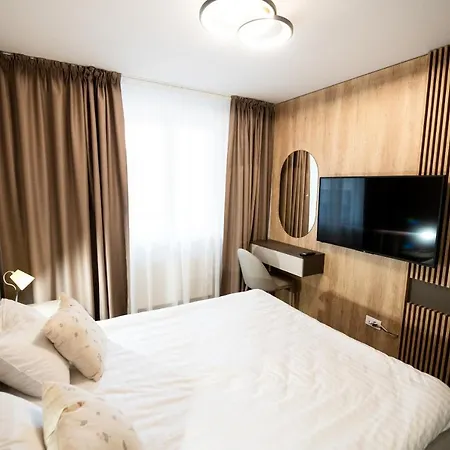 Mountain Retreat-modern 1br W/ Fireplace & Parking Apartamento Braşov