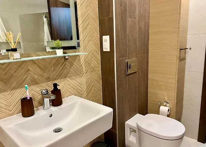 Mountain Retreat-modern 1br W/ Fireplace & Parking Apartment Brasov