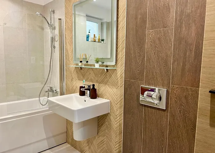 Mountain Retreat-modern 1br W/ Fireplace & Parking