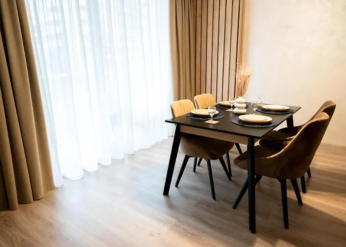 Mountain Retreat-modern 1br W/ Fireplace & Parking 布拉索夫